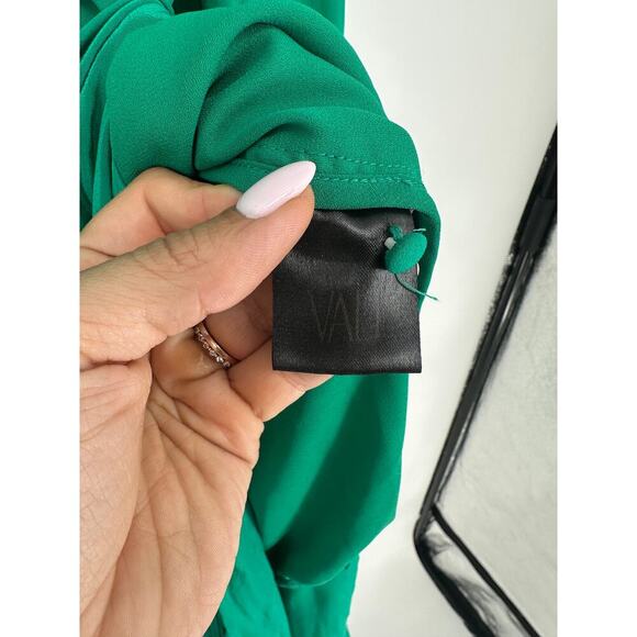 De La Vali Presley Gown in Kelly Green - Picture 6 of 9